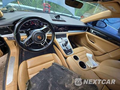 Piąte zdjęcie samochodu w środku: 2018 PORSCHE PANAMERA 4 SPORT TURISMO VIN:WP0CA2A73JL180544 - miniatura