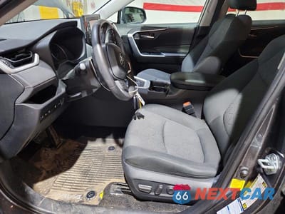 Zdjęcie 7 z 13 samochodu: 2021 TOYOTA RAV4 HYBRID XLE VIN:4T3R6RFV6MU012622 - miniatura