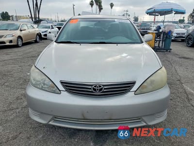 Piąte zdjęcie samochodu w środku: 2006 TOYOTA CAMRY LE VIN:4T1BE30K06U123968 - miniatura