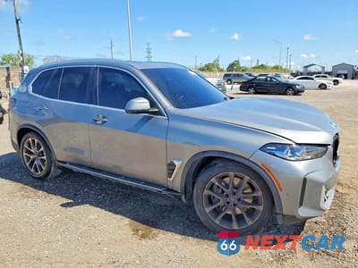 Czwarte zdjęcie samochodu z boku: 2025 BMW X5 XDRIVE50E VIN:5UX43EU04S9Y94498 - miniatura