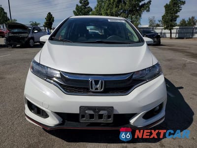 Piąte zdjęcie samochodu w środku: 2018 HONDA FIT SPORT VIN:3HGGK5H62JM715926 - miniatura