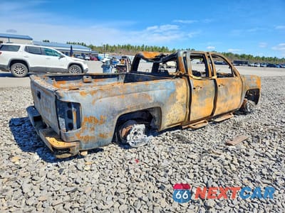 Trzecie zdjęcie samochodu z tyłu: 2017 CHEVROLET SILVERADO K1500 VIN:1GCVKNECXHZ302998 - miniatura