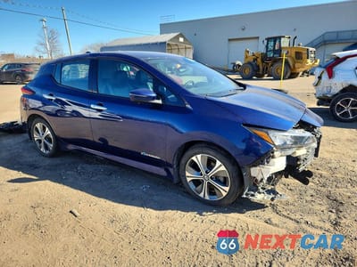 Czwarte zdjęcie samochodu z boku: 2018 NISSAN LEAF S VIN:1N4AZ1CP0JC312799 - miniatura