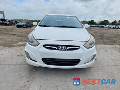 Piąte zdjęcie samochodu w środku: 2013 HYUNDAI ACCENT GLS VIN:KMHCU4AE4DU396320 - miniatura