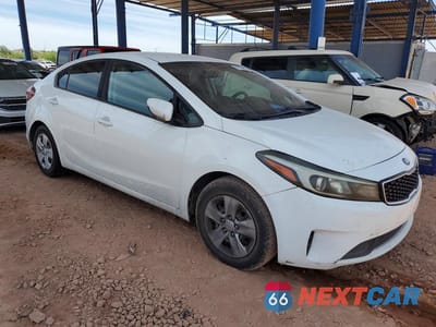 Czwarte zdjęcie samochodu z boku: 2017 KIA FORTE VIN:3KPFK4A75HE127725 - miniatura