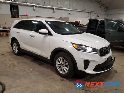 Czwarte zdjęcie samochodu z boku: 2019 KIA SORENTO LX V6 VIN:5XYPGDA50KG564014 - miniatura
