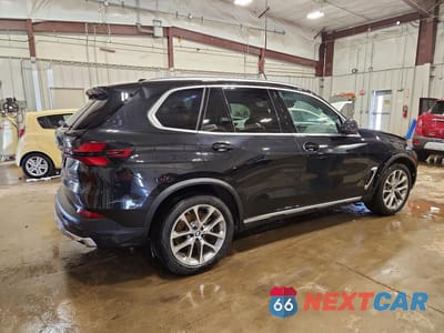 Trzecie zdjęcie samochodu z tyłu: 2025 BMW X5 XDRIVE40I VIN:5UX23EU01S9Y05168 - miniatura