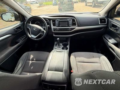 Zdjęcie 9 z 11 samochodu: 2019 TOYOTA HIGHLANDER LE VIN:5TDZARFH9KS043130 - miniatura