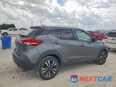 Trzecie zdjęcie samochodu z tyłu: 2018 NISSAN KICKS SV VIN:3N1CP5CU2JL535441 - miniatura