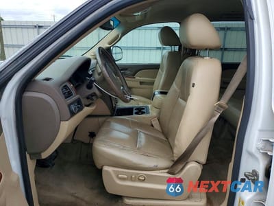 Zdjęcie 7 z 13 samochodu: 2013 CHEVROLET SUBURBAN C1500 LT VIN:1GNSCJE01DR355573 - miniatura