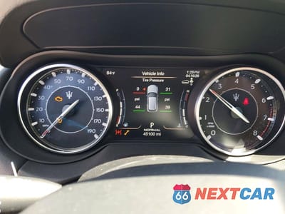 Zdjęcie 9 z 13 samochodu: 2022 MASERATI LEVANTE BASE VIN:ZN661XUA2NX398537 - miniatura