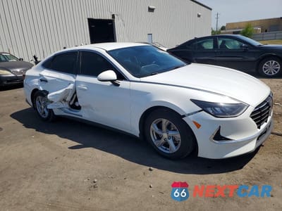 Czwarte zdjęcie samochodu z boku: 2020 HYUNDAI SONATA SE VIN:5NPEG4JA0LH061579 - miniatura
