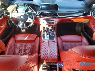 Zdjęcie 8 z 12 samochodu: 2021 BMW 750 XI VIN:WBA7U2C07MCE93142 - miniatura