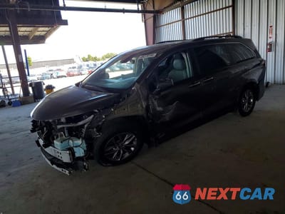 2021 TOYOTA SIENNA XLE 5TDJRKEC1MS005543 - główne zdjęcie licytacji z USA - miniatura