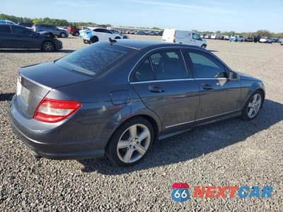 Trzecie zdjęcie samochodu z tyłu: 2011 MERCEDES-BENZ C 300 VIN:WDDGF5EB9BR174030 - miniatura