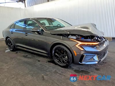 Czwarte zdjęcie samochodu z boku: 2026 KIA K5 LXS VIN:KNAG24J73T5476002 - miniatura