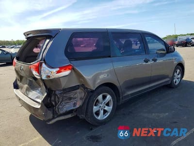 Trzecie zdjęcie samochodu z tyłu: 2011 TOYOTA SIENNA BASE 7-PASSENGER VIN:5TDZK3DC9BS010100 - miniatura