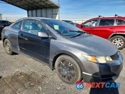 Czwarte zdjęcie samochodu z boku: 2010 HONDA CIVIC LX VIN:2HGFG1B62AH516310 - miniatura