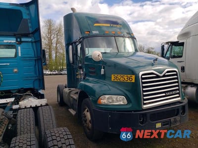2017 MACK CXU612 SEMI TRUCK 1M1AW01X3HM009844 - główne zdjęcie licytacji z USA - miniatura