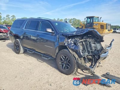 Czwarte zdjęcie samochodu z boku: 2017 CHEVROLET SUBURBAN K1500 LT VIN:1GNSKHKC3HR304530 - miniatura