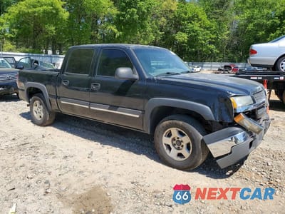 Czwarte zdjęcie samochodu z boku: 2005 CHEVROLET SILVERADO K1500 VIN:2GCEK13TX51132271 - miniatura