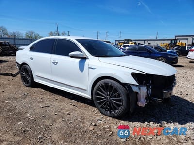 Czwarte zdjęcie samochodu z boku: 2017 VOLKSWAGEN PASSAT R-LINE VIN:1VWDT7A33HC052627 - miniatura