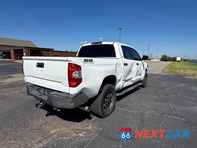 Czwarte zdjęcie samochodu z boku: 2014 TOYOTA TUNDRA CREWMAX SR5 VIN:5TFEY5F18EX167538 - miniatura