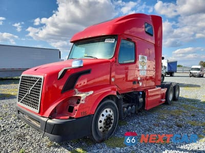 Drugie zdjęcie samochodu z przodu: 2015 VOLVO VNL SEMI TRUCK VIN:4V4NC9EJ4FN183258 - miniatura