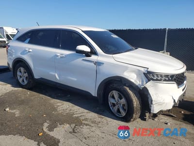 Czwarte zdjęcie samochodu z boku: 2022 KIA SORENTO LX VIN:5XYRG4LC8NG131484 - miniatura