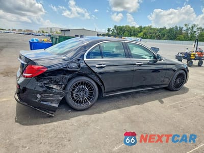 Trzecie zdjęcie samochodu z tyłu: 2019 MERCEDES-BENZ E 300 VIN:WDDZF4JB3KA543231 - miniatura