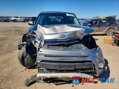 Piąte zdjęcie samochodu w środku: 2018 KIA SOUL + VIN:KNDJP3A53J7510556 - miniatura