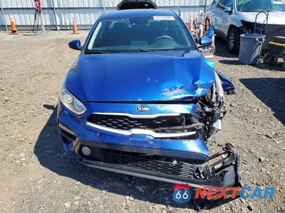Piąte zdjęcie samochodu w środku: 2019 KIA FORTE LXS VIN:3KPF24AD6KE130811 - miniatura