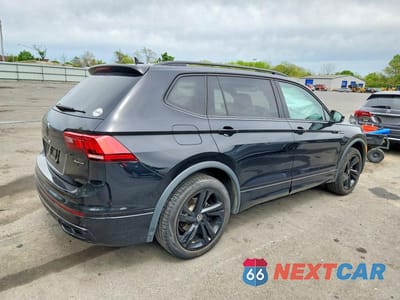 Trzecie zdjęcie samochodu z tyłu: 2024 VOLKSWAGEN TIGUAN SE R-LINE BLACK VIN:3VV8B7AX7RM063142 - miniatura