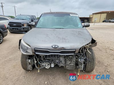 Piąte zdjęcie samochodu w środku: 2018 KIA SOUL + VIN:KNDJP3A59J7544565 - miniatura