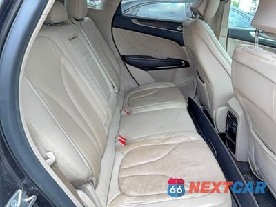 Zdjęcie 6 z 10 samochodu: 2017 LINCOLN MKC RESERVE VIN:5LMCJ3C92HUL36106 - miniatura