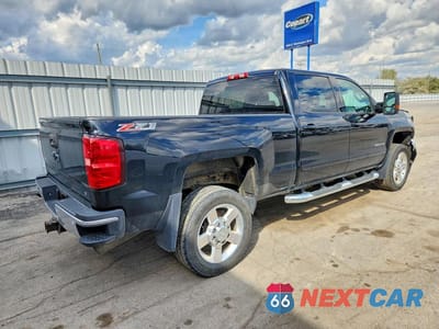 Trzecie zdjęcie samochodu z tyłu: 2016 CHEVROLET SILVERADO K2500 HEAVY DUTY LT VIN:1GC1KVEG4GF259390 - miniatura