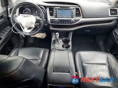 Zdjęcie 8 z 14 samochodu: 2016 TOYOTA HIGHLANDER XLE VIN:5TDJKRFH0GS263340 - miniatura