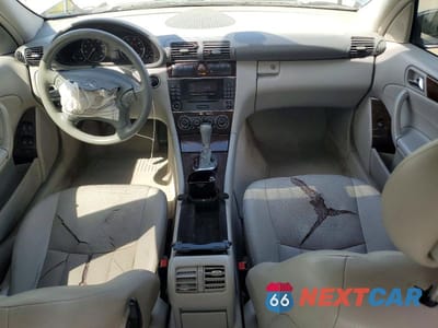 Zdjęcie 8 z 12 samochodu: 2005 MERCEDES-BENZ C 240 4MATIC VIN:WDBRF81J75F648207 - miniatura
