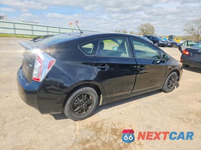 Trzecie zdjęcie samochodu z tyłu: 2014 TOYOTA PRIUS TWO VIN:JTDKN3DU6E0365301 - miniatura