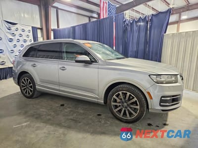 Czwarte zdjęcie samochodu z boku: 2017 AUDI Q7 PREMIUM PLUS VIN:WA1LAAF74HD004975 - miniatura