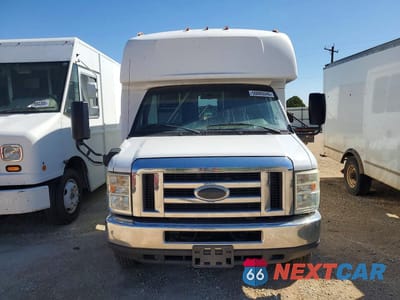Piąte zdjęcie samochodu w środku: 2016 FORD E350 SHUTTLE BUS VIN:1FDEE3FL3GDC24131 - miniatura