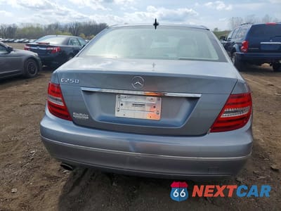 Zdjęcie 6 z 12 samochodu: 2013 MERCEDES-BENZ C 250 VIN:WDDGF4HB4DR273010 - miniatura