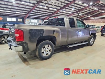 Trzecie zdjęcie samochodu z tyłu: 2011 CHEVROLET SILVERADO K1500 LT VIN:1GCRKSE37BZ332564 - miniatura