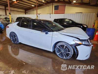 Czwarte zdjęcie samochodu z boku: 2020 TOYOTA CAMRY XSE VIN:4T1K61AKXLU319301 - miniatura