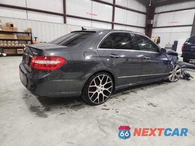 Trzecie zdjęcie samochodu z tyłu: 2011 MERCEDES-BENZ E 350 4MATIC VIN:WDDHF8HB8BA328520 - miniatura