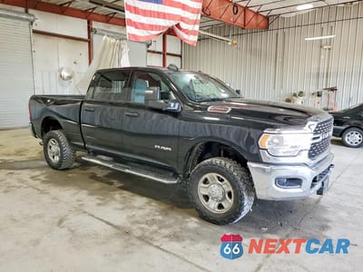 Czwarte zdjęcie samochodu z boku: 2024 RAM 2500 BIG HORN VIN:3C6UR5DJ4RG341862 - miniatura
