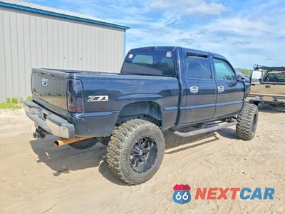 Trzecie zdjęcie samochodu z tyłu: 2007 CHEVROLET SILVERADO K1500 CLASSIC CREW CAB VIN:2GCEK13Z671180776 - miniatura