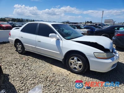 Czwarte zdjęcie samochodu z boku: 2000 HONDA ACCORD EX VIN:1HGCG1658YA096727 - miniatura