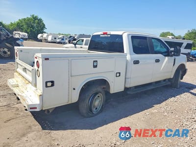 Trzecie zdjęcie samochodu z tyłu: 2017 FORD F250 SUPER DUTY UTILITY / SERVICE TRUCK VIN:1FT7W2B65HEE77869 - miniatura