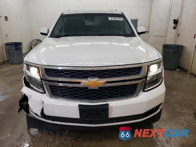 Piąte zdjęcie samochodu w środku: 2018 CHEVROLET SUBURBAN K1500 LT VIN:1GNSKHKC1JR370015 - miniatura